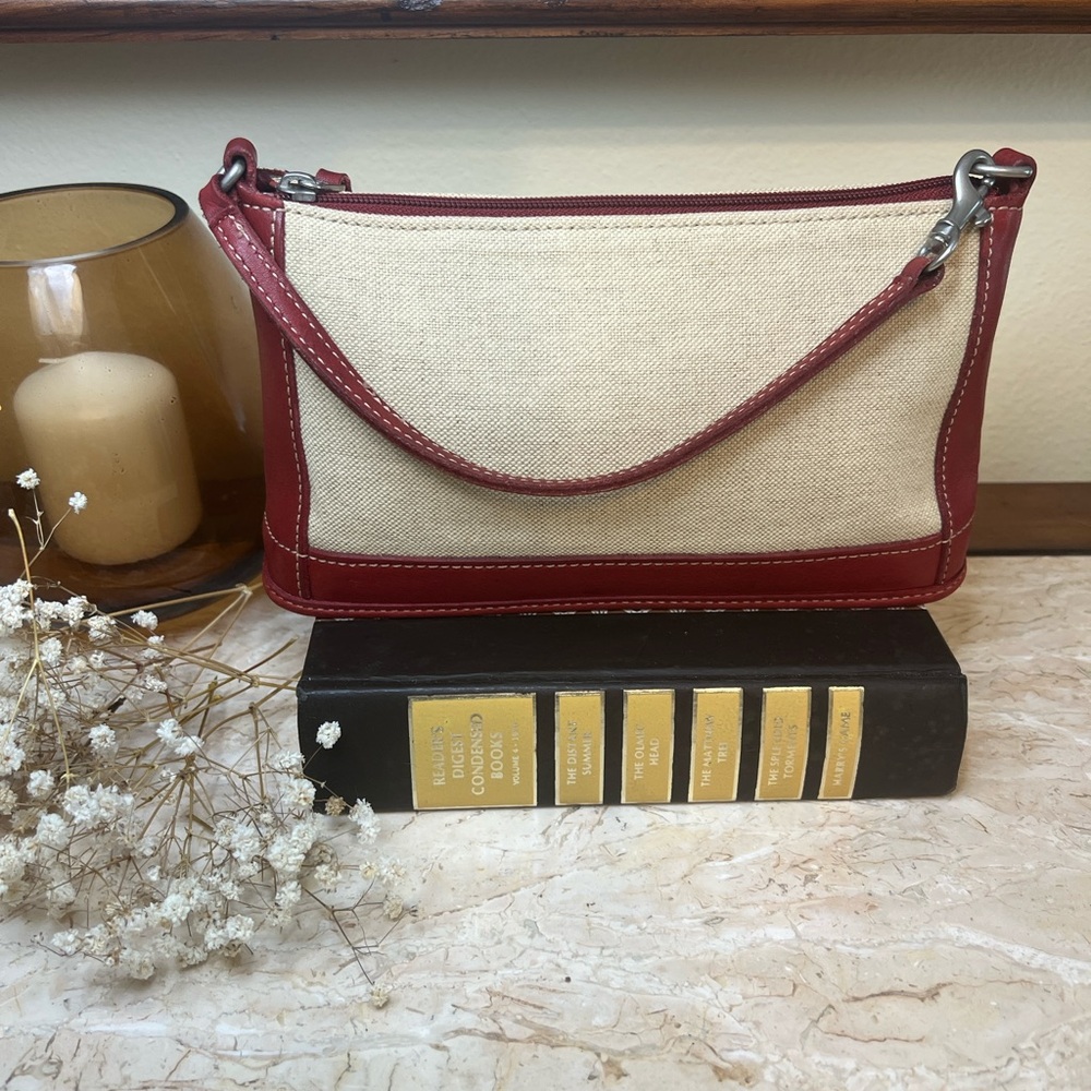 Coach Vintage Red leather and linen
Bleecker clutch